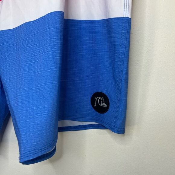 Quiksilver 9" DryFlight High Line Multicolor Striped Swim Trunks Men's size 38 - Picture 2 of 10